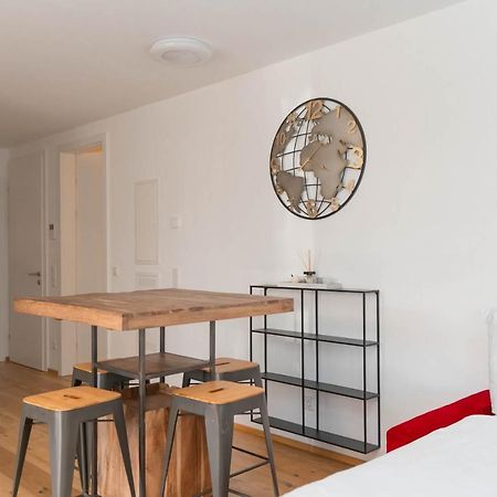 Luxurious Apartment With Big Balcony Near City Center فيينا المظهر الخارجي الصورة