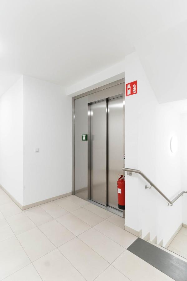 Luxurious Apartment With Big Balcony Near City Center فيينا المظهر الخارجي الصورة